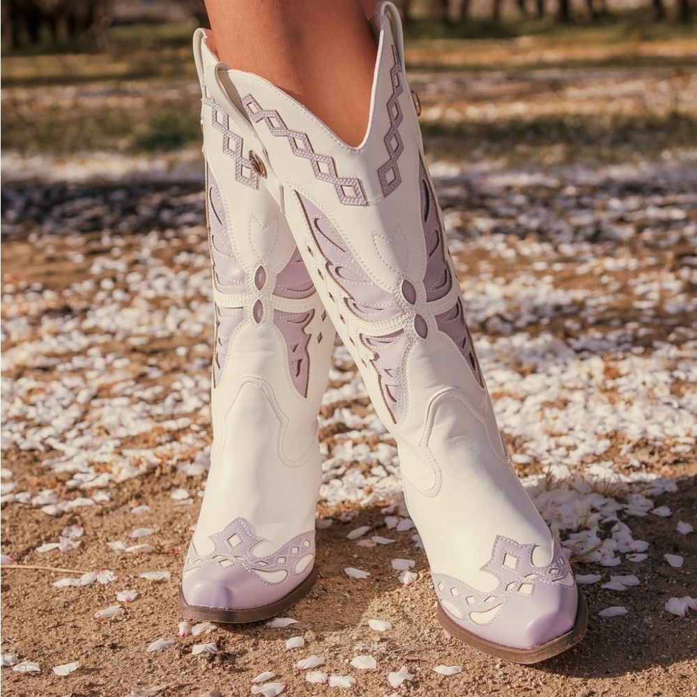 Rose Gentle White and Purple Western Boots
